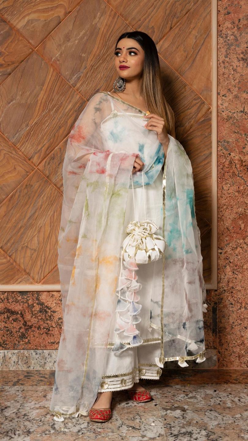 holi dress for ladies Holi Hai! How to Pick the Perfect Holi Dress for Women